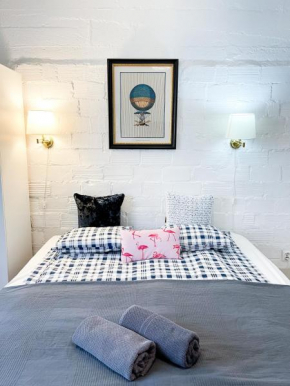 SuperApart Tamka apt5 MiniStudio, Family Friendly Abode